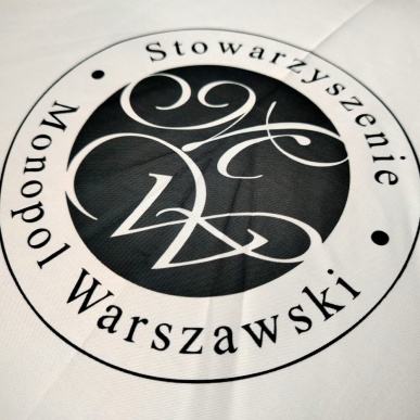 Logo na parasolu