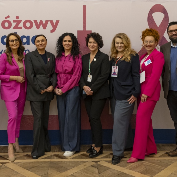 Ścianka reklamowa Express na wydarzeniu w PKiN - źródło UM Warszawa